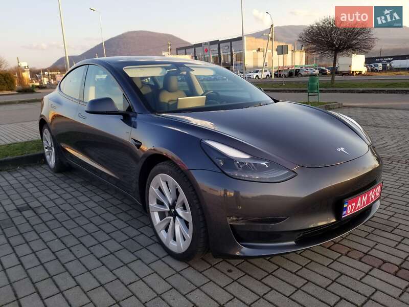 Седан Tesla Model 3 2021 в Тячеві