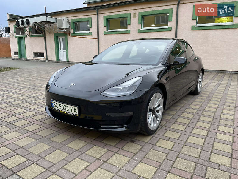 Седан Tesla Model 3 2022 в Стрые