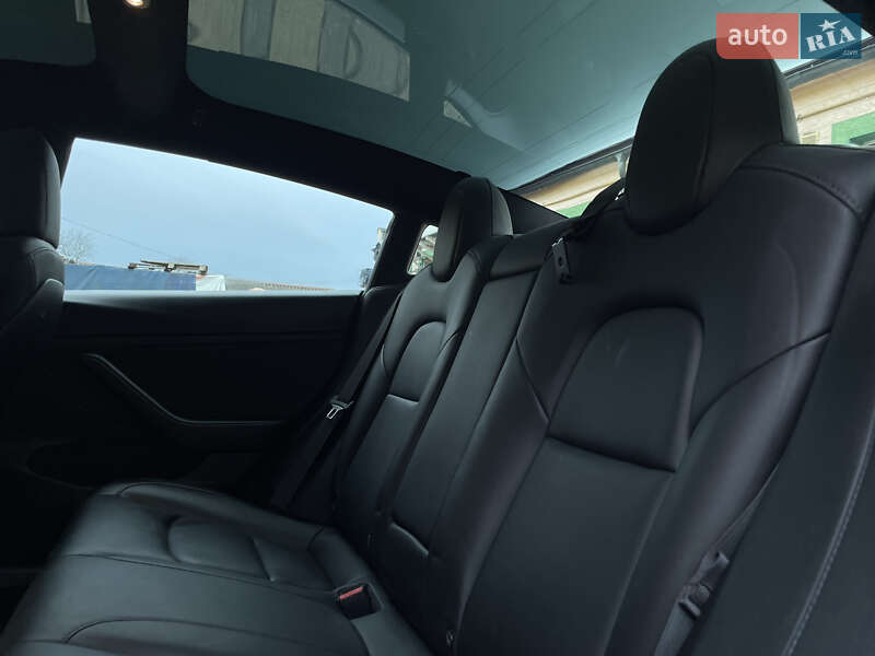 Седан Tesla Model 3 2022 в Стрые