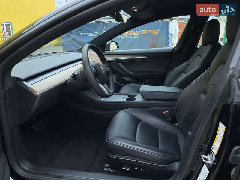 Седан Tesla Model 3 2022 в Стрые