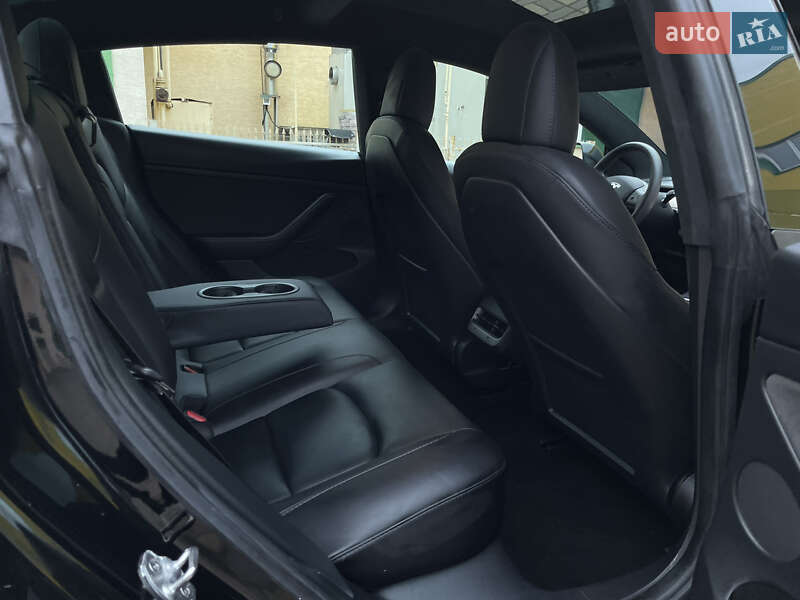 Седан Tesla Model 3 2022 в Стрые