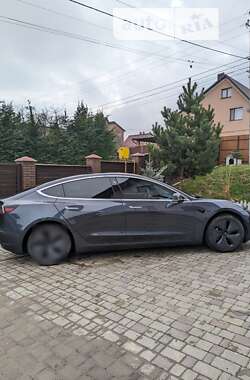 Седан Tesla Model 3 2019 в Чернівцях