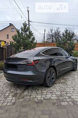 Седан Tesla Model 3 2019 в Чернівцях