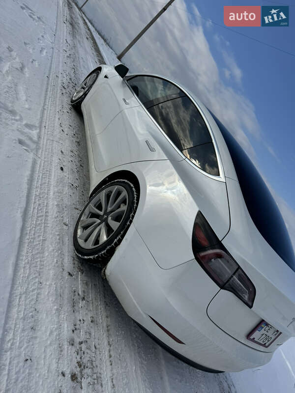 Седан Tesla Model 3 2019 в Черновцах