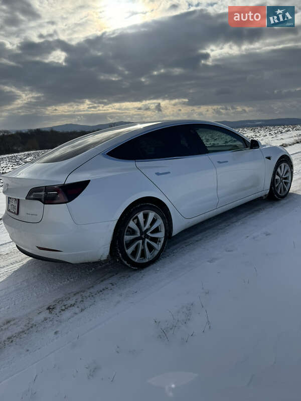Седан Tesla Model 3 2019 в Черновцах