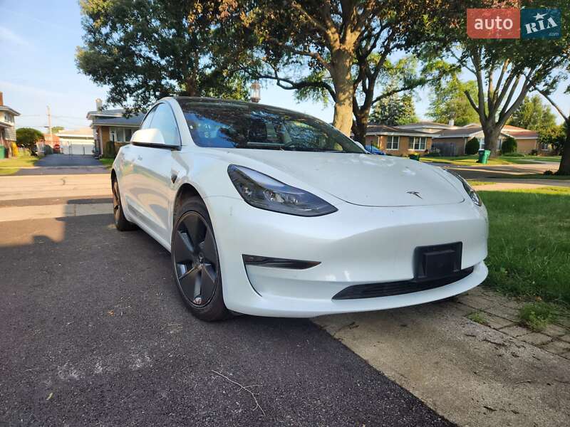 Седан Tesla Model 3 2022 в Черкасах