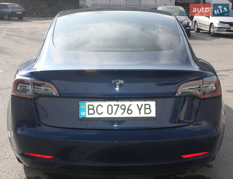 Седан Tesla Model 3 2020 в Львові