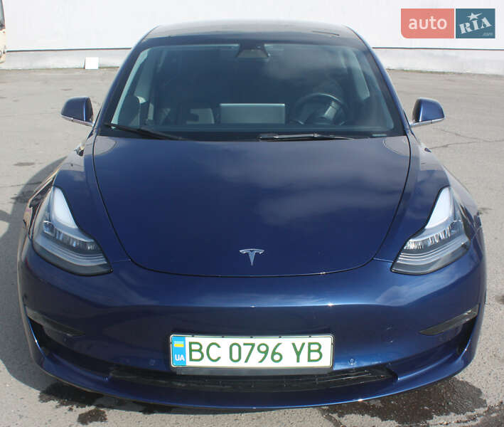 Седан Tesla Model 3 2020 в Львові