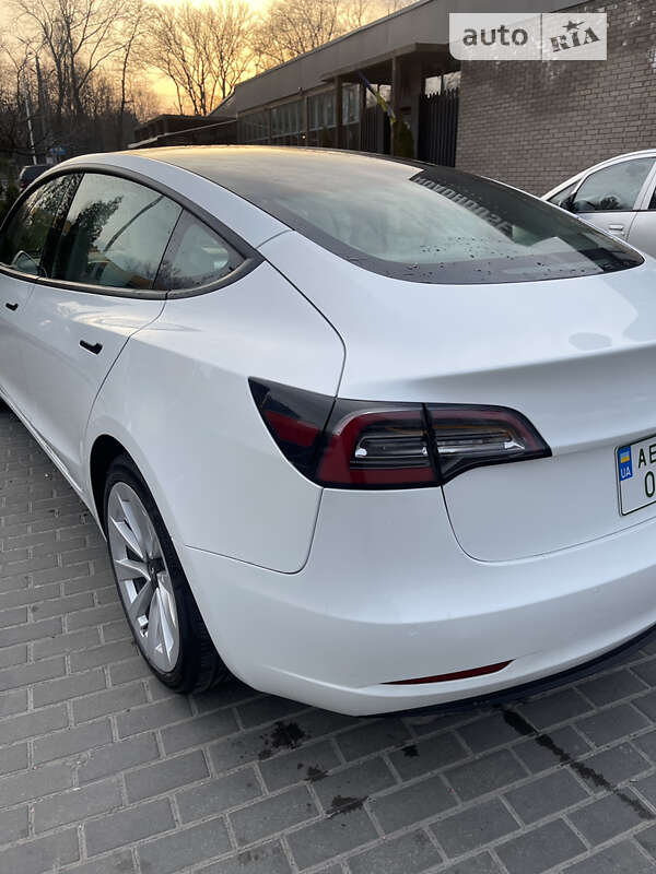 Седан Tesla Model 3 2022 в Днепре