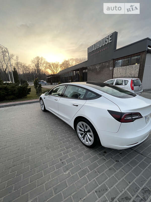 Седан Tesla Model 3 2022 в Днепре