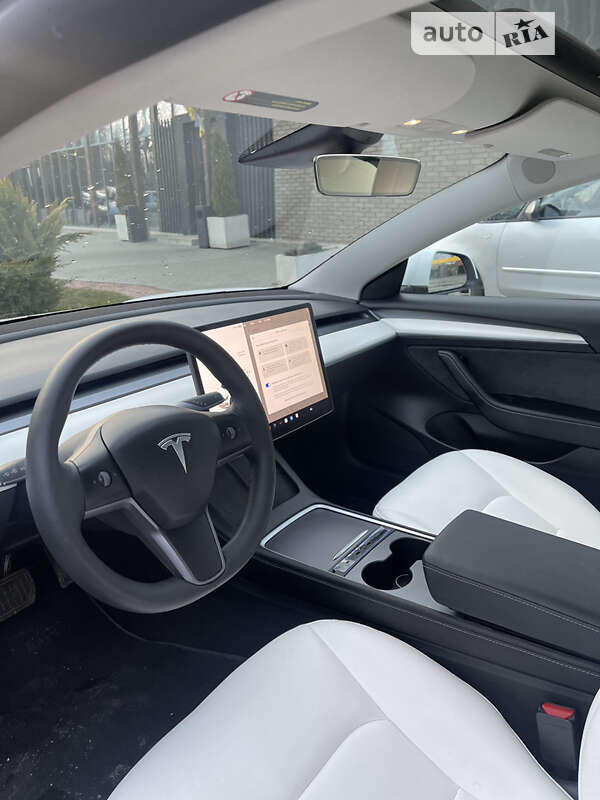 Седан Tesla Model 3 2022 в Днепре