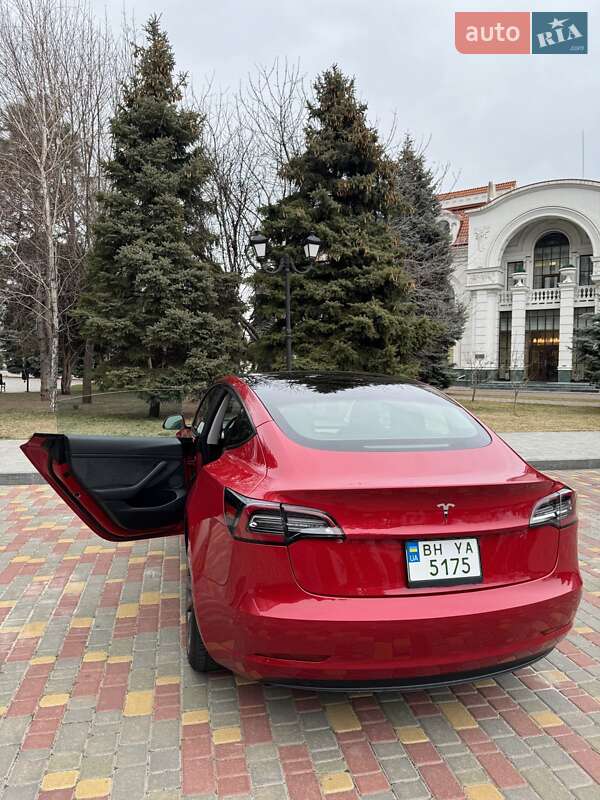 Седан Tesla Model 3 2022 в Одессе