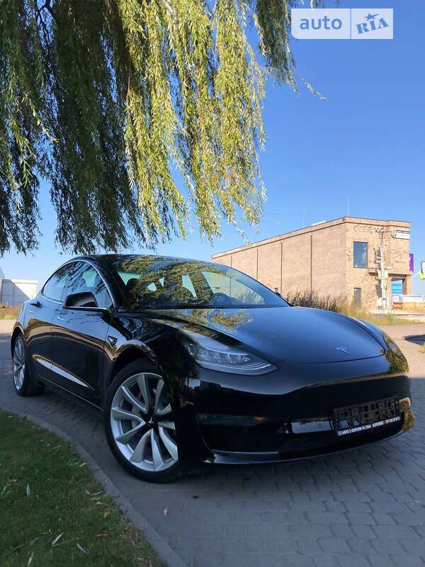 Седан Tesla Model 3 2018 в Львові