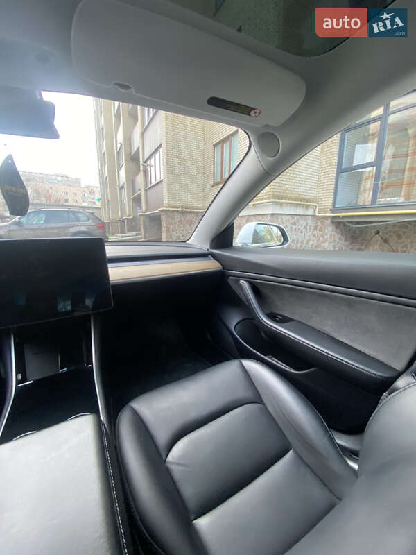 Седан Tesla Model 3 2019 в Тернополі