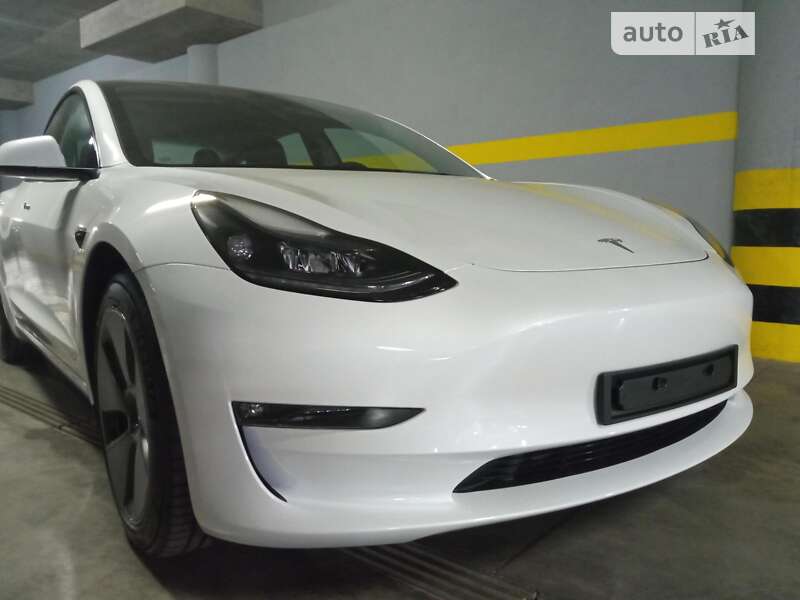 Седан Tesla Model 3 2023 в Киеве