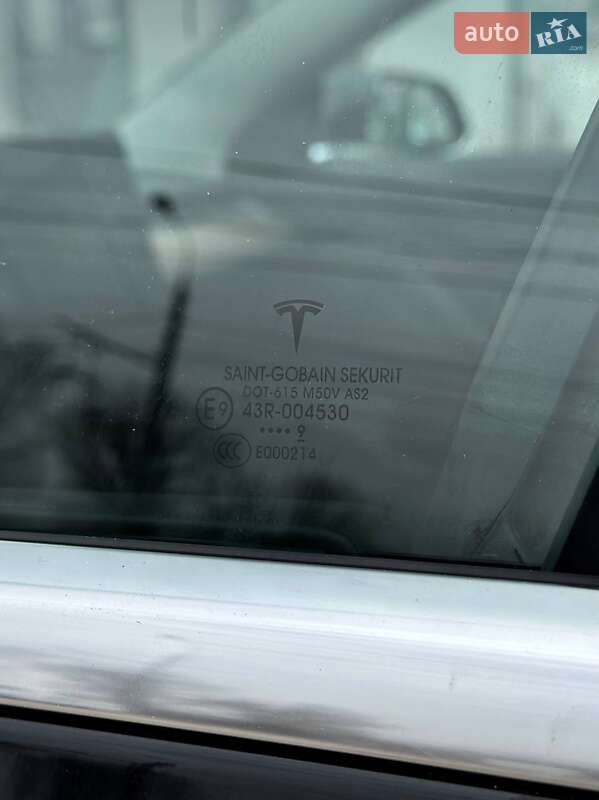 Седан Tesla Model 3 2019 в Сумах