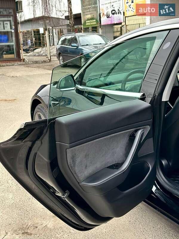 Седан Tesla Model 3 2019 в Сумах