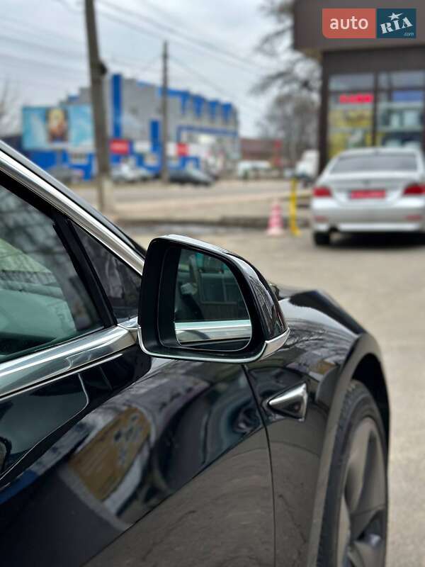 Седан Tesla Model 3 2019 в Сумах