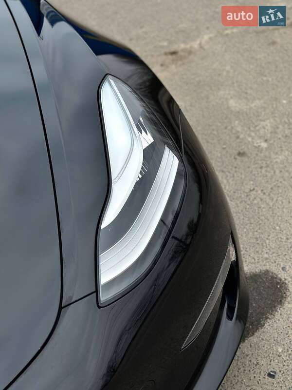 Седан Tesla Model 3 2019 в Сумах