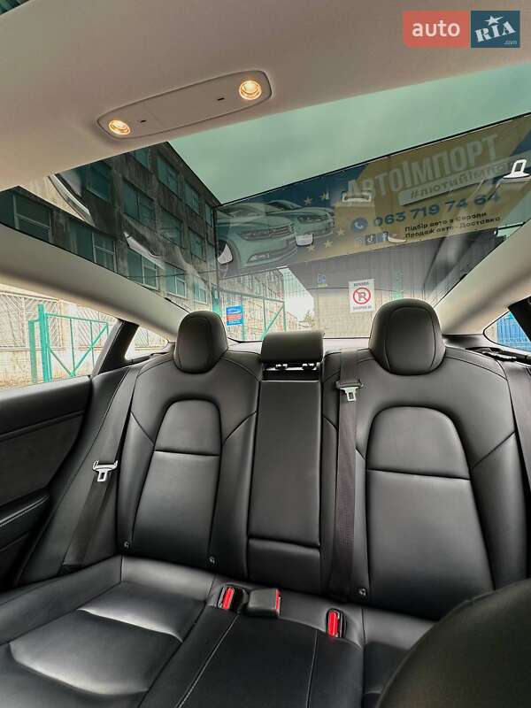 Седан Tesla Model 3 2019 в Сумах