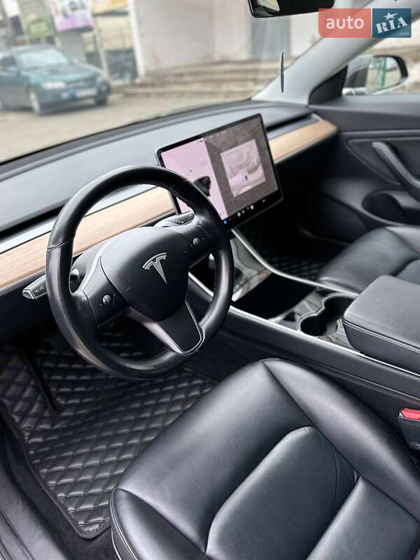Седан Tesla Model 3 2019 в Сумах