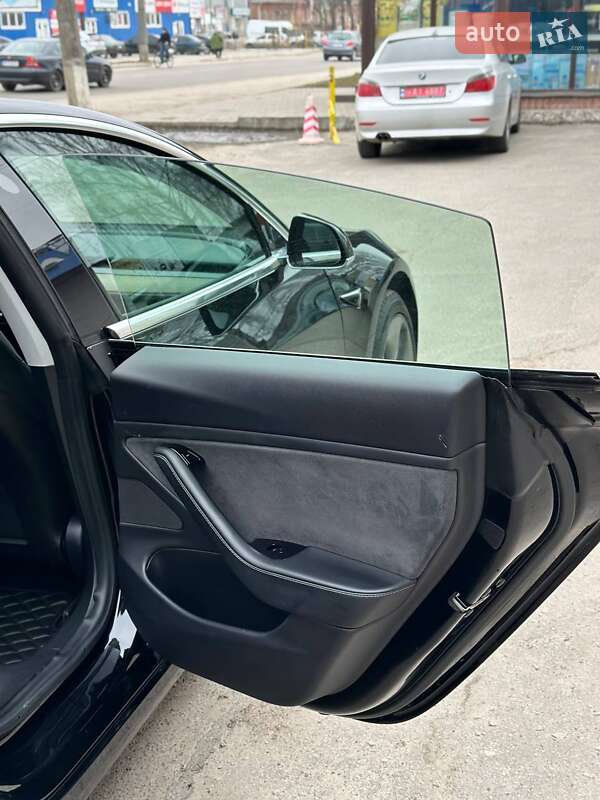 Седан Tesla Model 3 2019 в Сумах