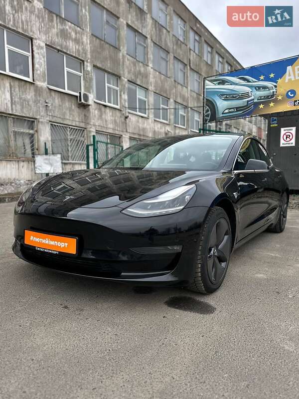 Седан Tesla Model 3 2019 в Сумах