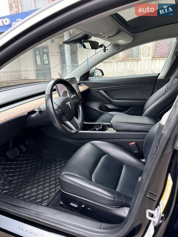 Седан Tesla Model 3 2019 в Сумах