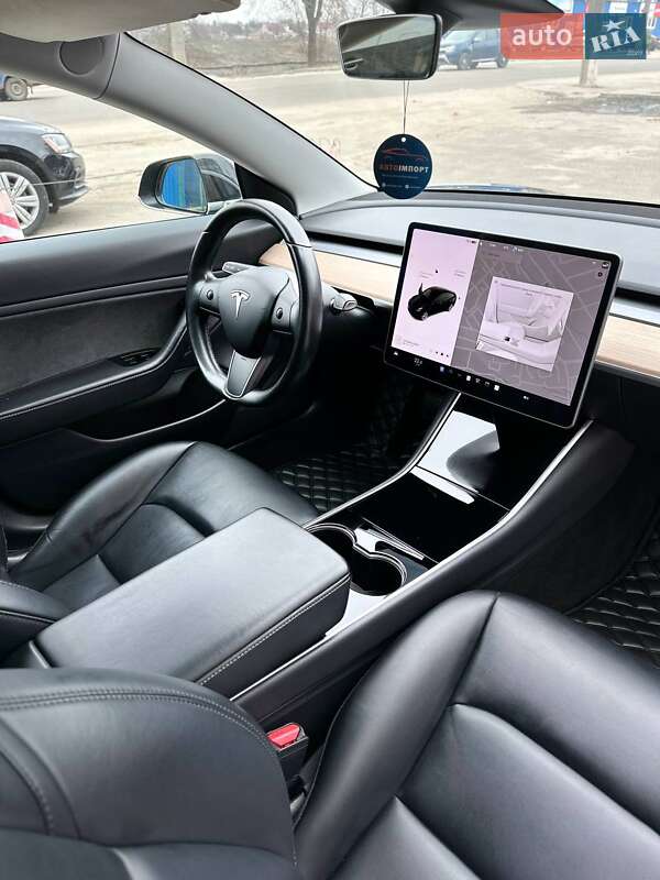 Седан Tesla Model 3 2019 в Сумах