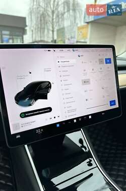 Седан Tesla Model 3 2019 в 