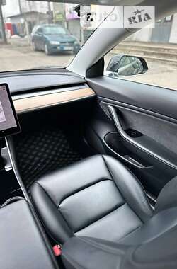 Седан Tesla Model 3 2019 в Сумах