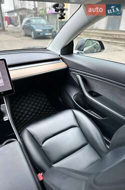 Седан Tesla Model 3 2019 в 