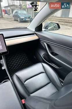 Седан Tesla Model 3 2019 в Сумах