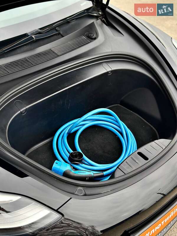 Седан Tesla Model 3 2019 в Сумах