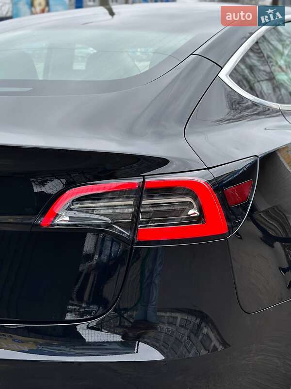 Седан Tesla Model 3 2019 в Сумах