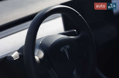 Седан Tesla Model 3 2020 в Самборе