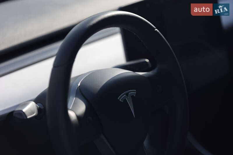 Седан Tesla Model 3 2020 в Самборе
