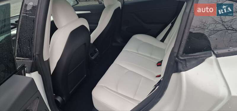Седан Tesla Model 3 2023 в Днепре