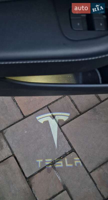 Седан Tesla Model 3 2023 в Днепре