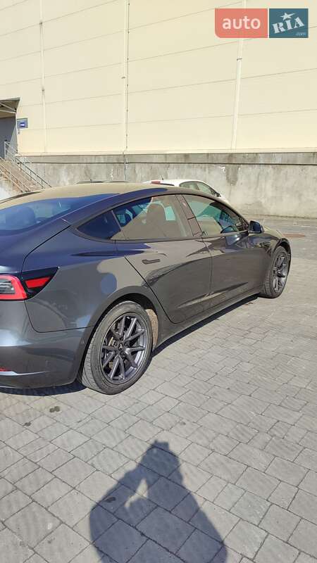 Седан Tesla Model 3 2018 в Львове