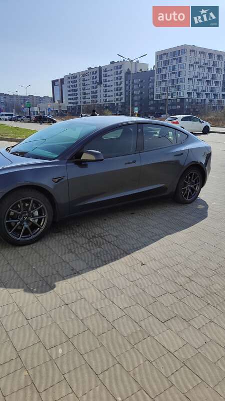 Седан Tesla Model 3 2018 в Львове