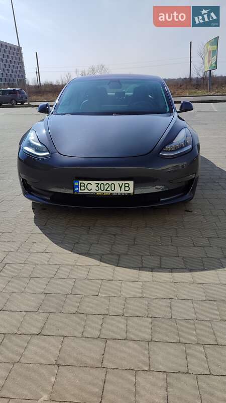 Седан Tesla Model 3 2018 в Львове