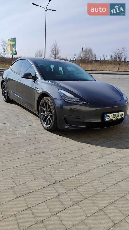 Седан Tesla Model 3 2018 в Львове