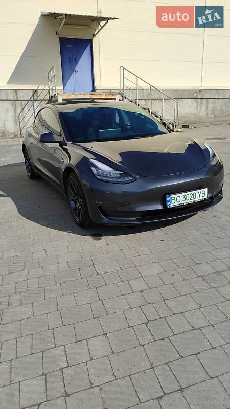 Седан Tesla Model 3 2018 в Львове