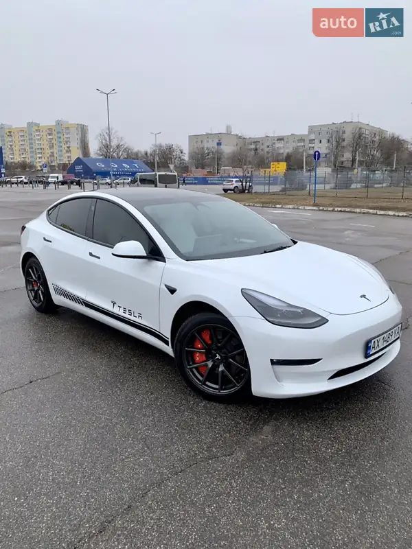 Седан Tesla Model 3 2021 в 