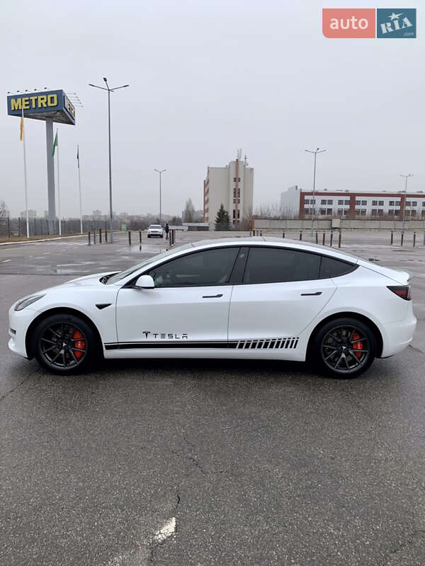 Седан Tesla Model 3 2021 в Харкові