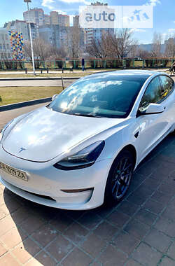 Седан Tesla Model 3 2022 в Черкасах