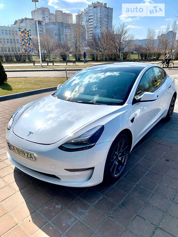 Седан Tesla Model 3 2022 в Черкассах