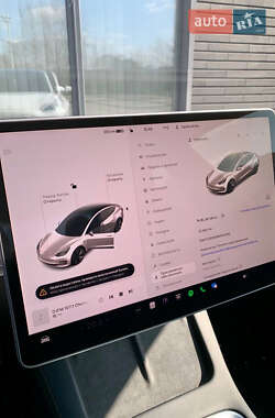 Седан Tesla Model 3 2022 в Черкассах