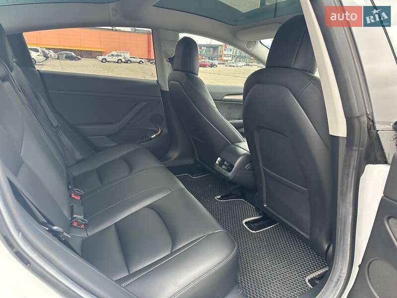 Седан Tesla Model 3 2021 в Києві